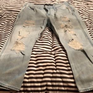 Hollister Ultra Hi-Rise Mom Jeans